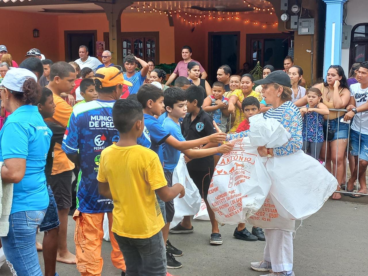 Pedasi celebran fiestas patrias con juegos de antaño Panamá en Minutos