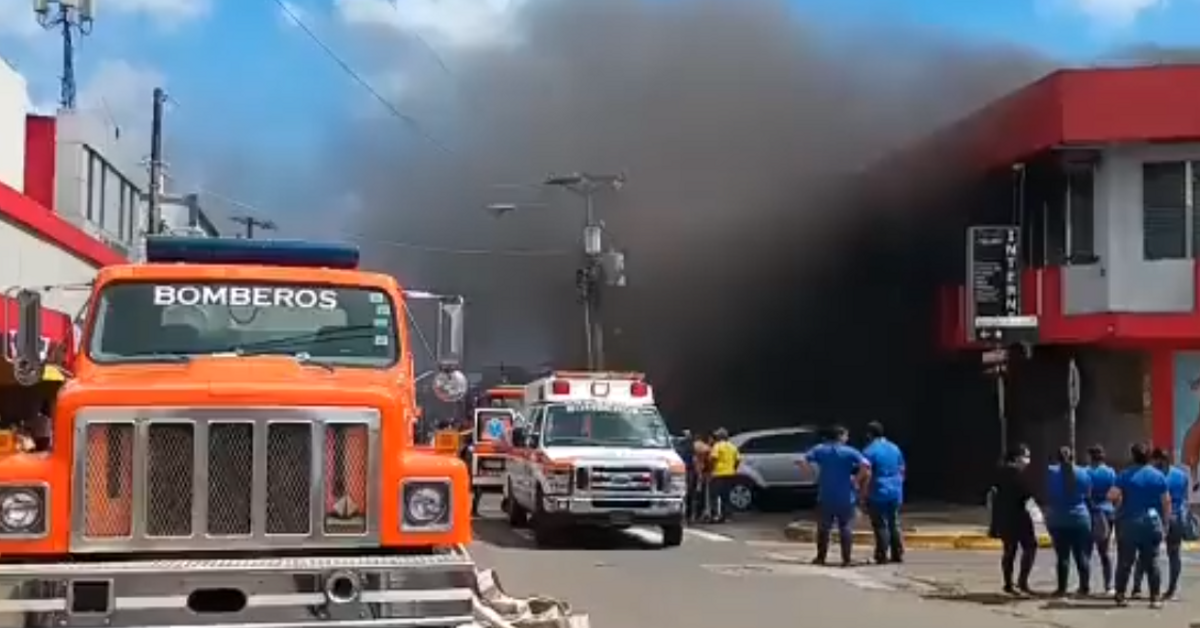 Incendio Afecta Dos Locales Comerciales En Santiago Panam En Minutos