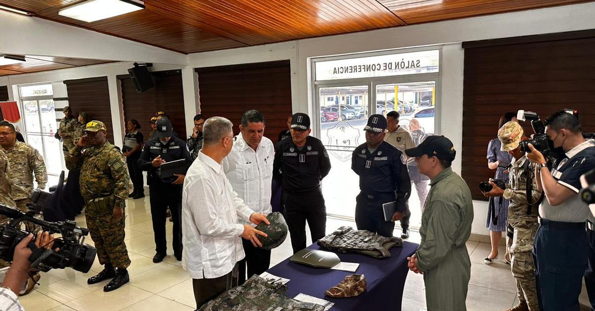 Embajada China Dona Cascos Y Chalecos Antibala A Estamentos De