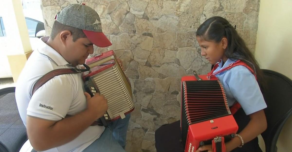 Niños en Herrera aprende a tocar instrumentos folclóricos en clases  gratuitas – Panamá en Minutos